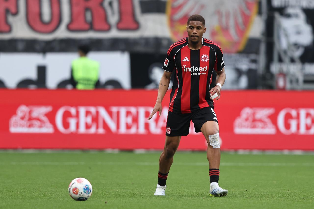 Confirmed: Eintracht Frankfurt defender joins Coventry City