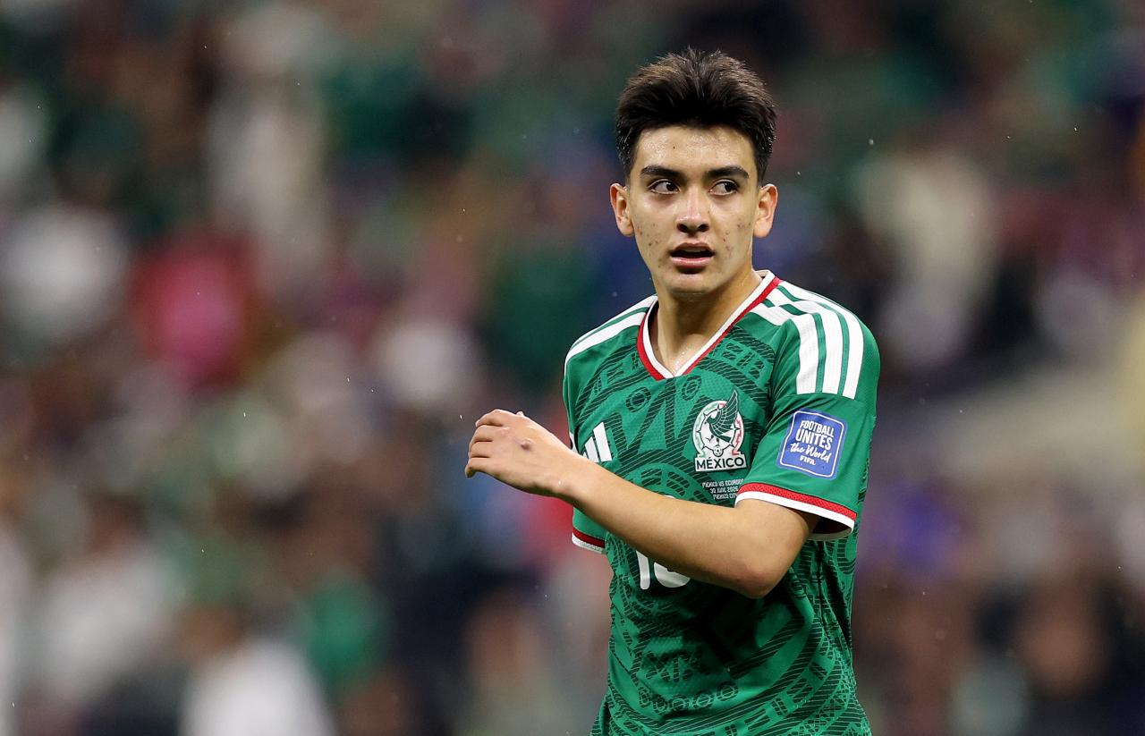 Dortmund set sights on México's World Cup prodigy Gilberto Mora
