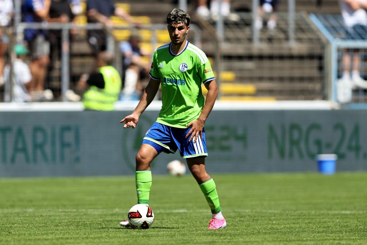 Freiburg linked with Schalke youngster Ayhan