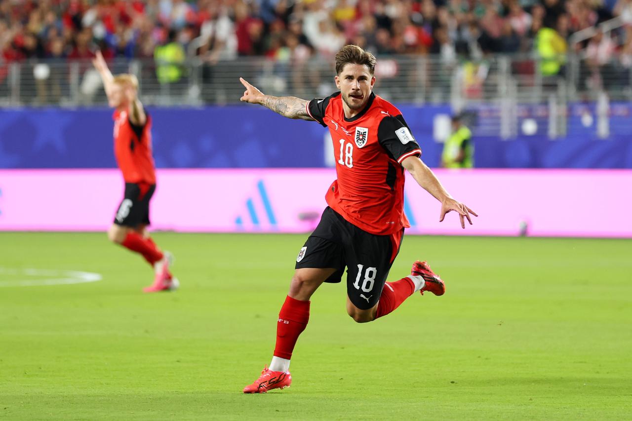 Werder Bremen and Romano Schmid remain in talks over new deal