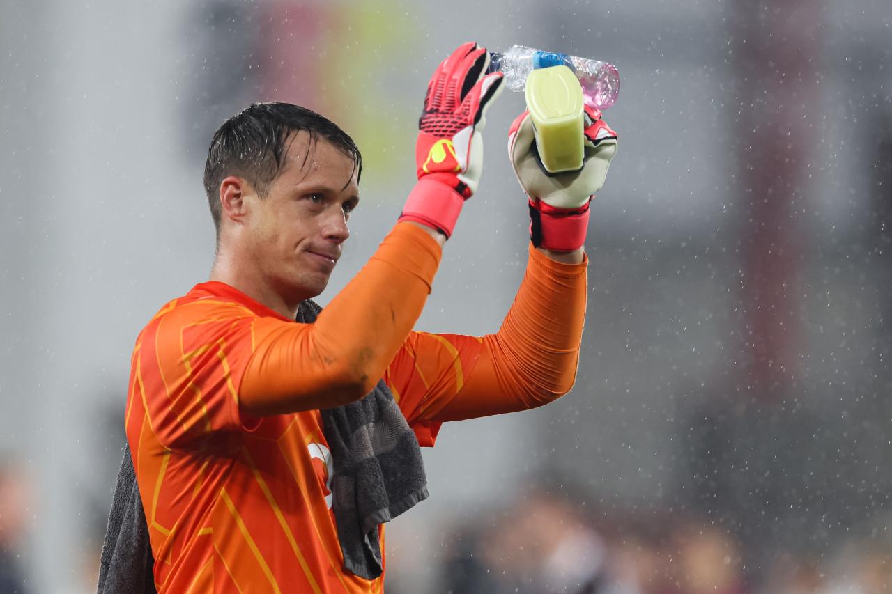 Alexander Schwolow joins Mainz after Champions League exit with Hearts