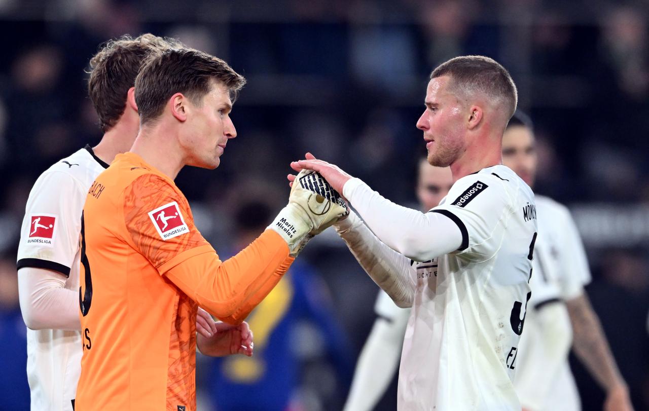Gladbach chief confirms no offers yet for Leeds-linked Elvedi and Villa-linked Nicolas