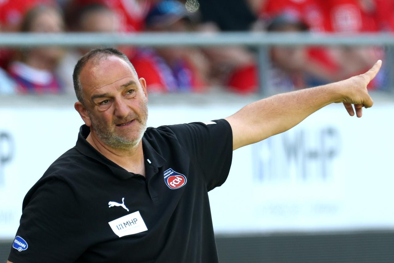 2. Bundesliga: Heidenheim leave it late to defeat ten-man Holstein Kiel