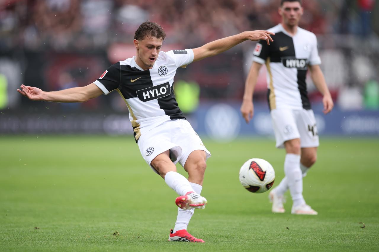 Elversberg's dream start continues with comeback victory in Gladbach
