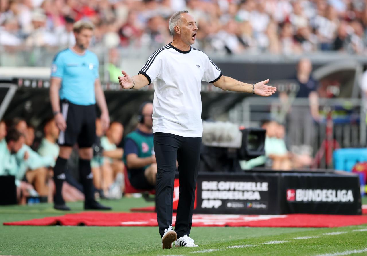 Hütter reflects on Frankfurt's “terrible second half” in heavy defeat to Augsburg