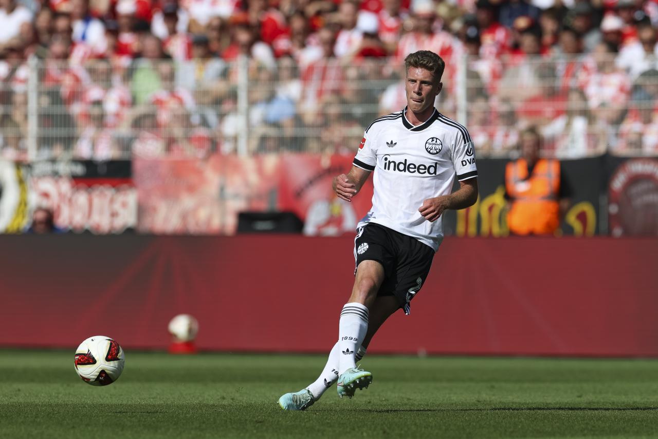 Elias Baum receives backing of Hütter prior to Rhine-Main derby