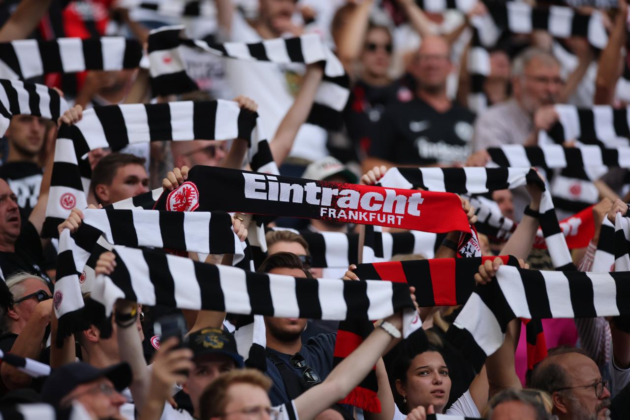 Official: Julian Etse signs first professional contract at Frankfurt