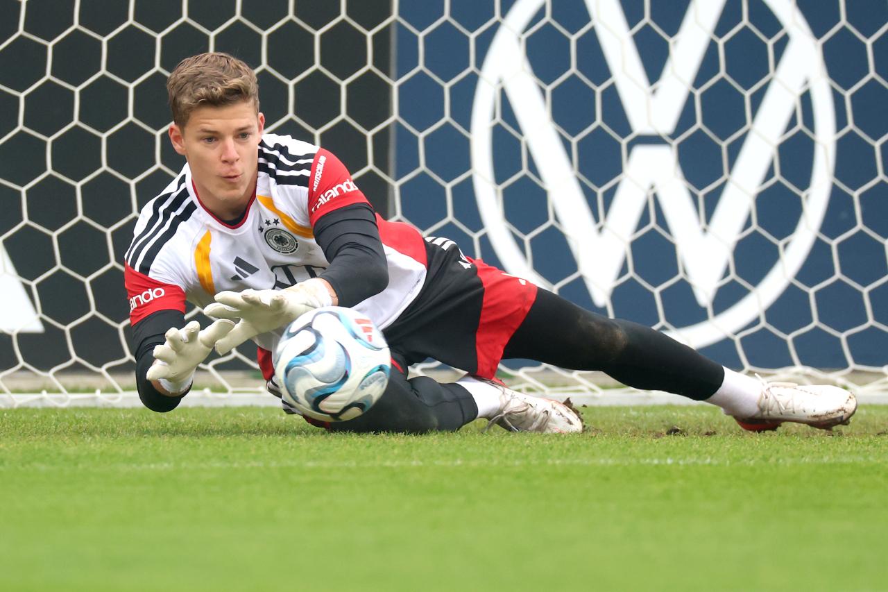 Dahmen tipped to make senior Germany debut in Greece