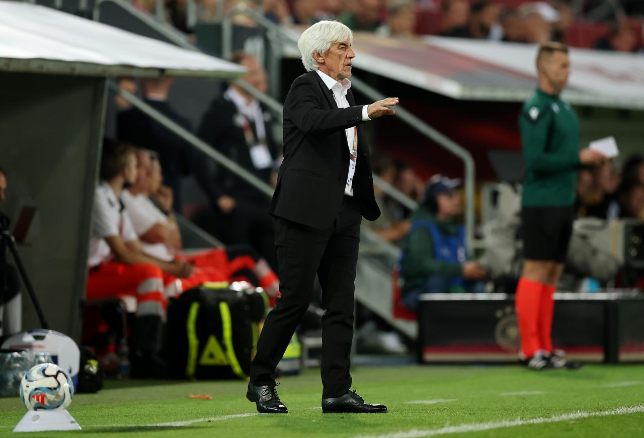 Greece coach hits back at Dortmund's plea for "special treatment" with Karetsas