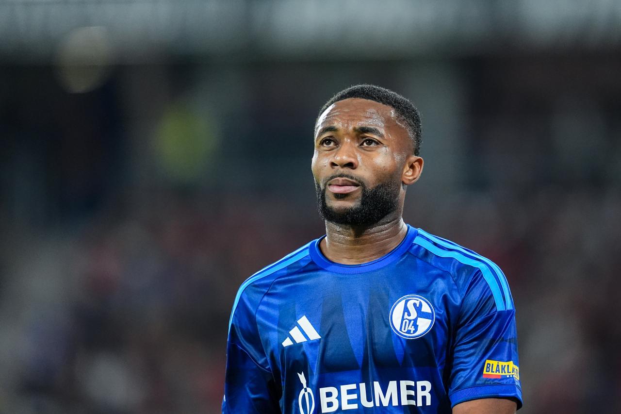 Schalke rule out key striker indefinitely with leg injury