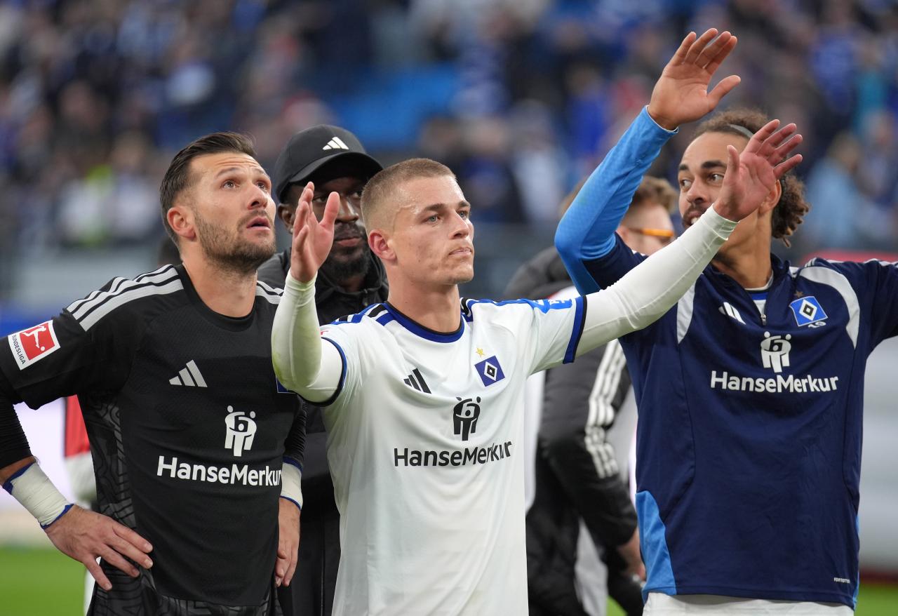 Miro Muheim celebrates after scoring a late winner for Hamburger SV