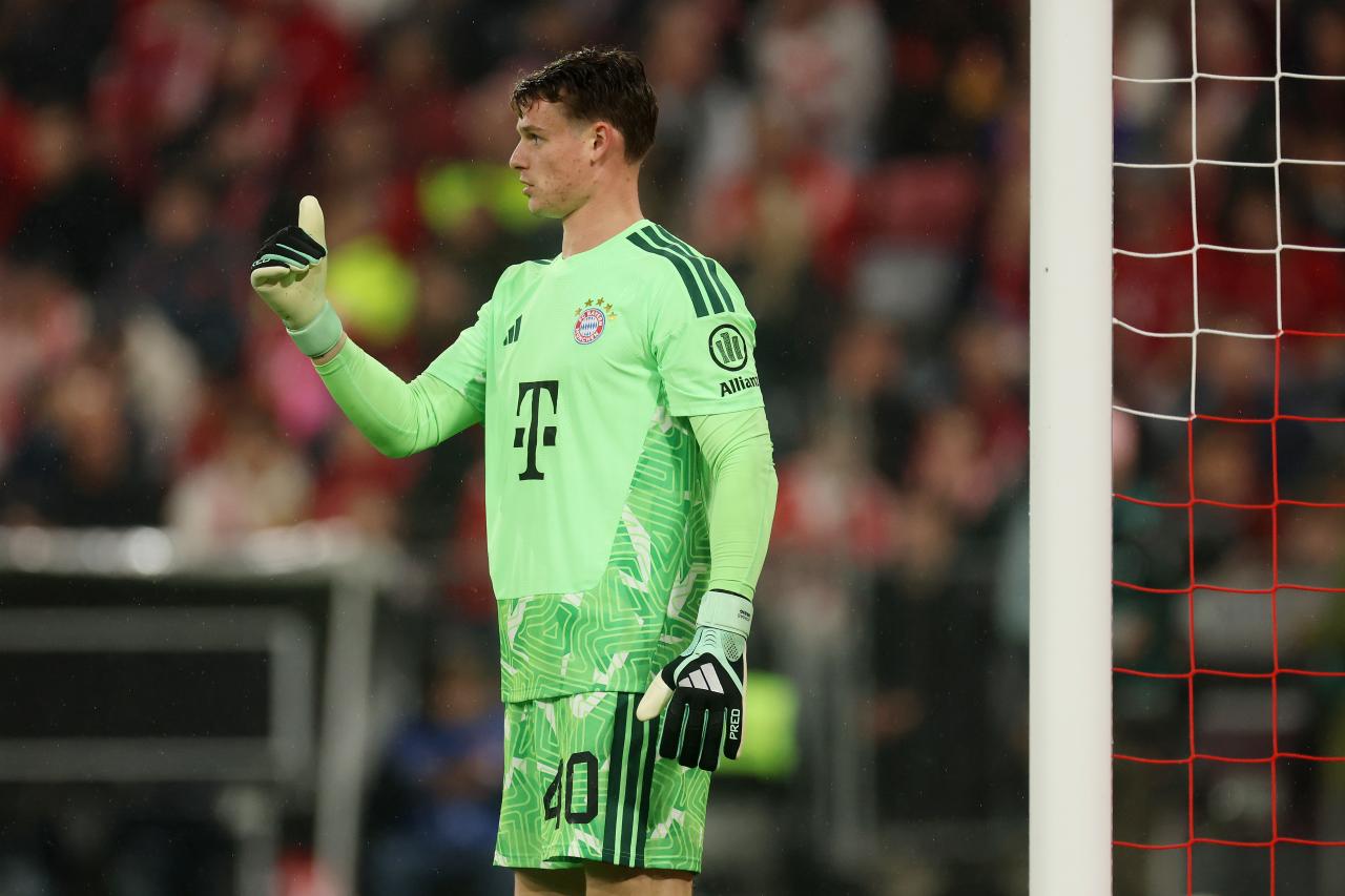 “I'll be there whenever I'm needed”: Urbig on replacing Neuer for FC Bayern