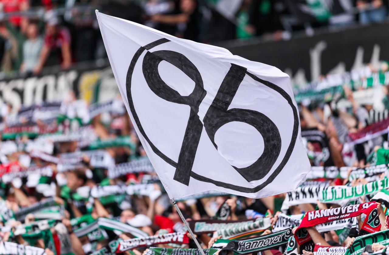 Hannover and St. Pauli split points in Saturday primetime match