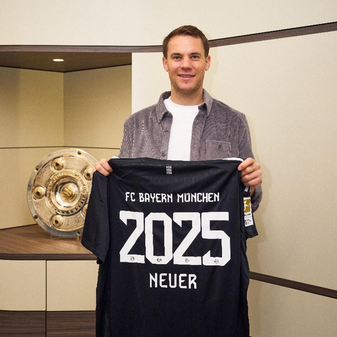 Bayern chief leaves Neuer's future open