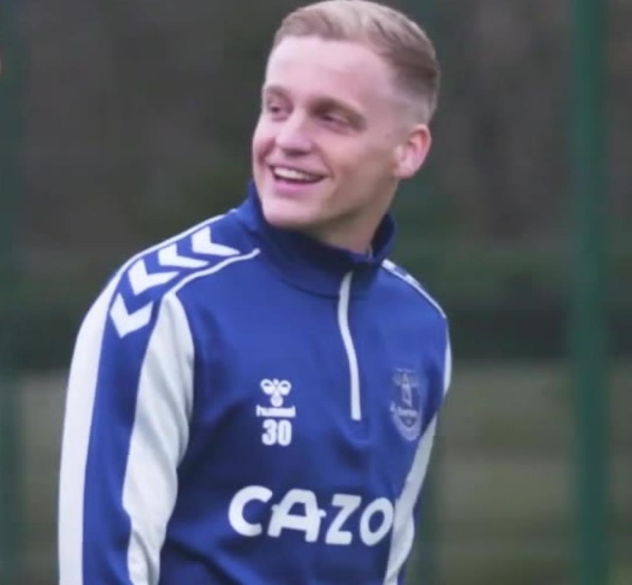 Van de Beek set for Frankfurt medical, reports Sky