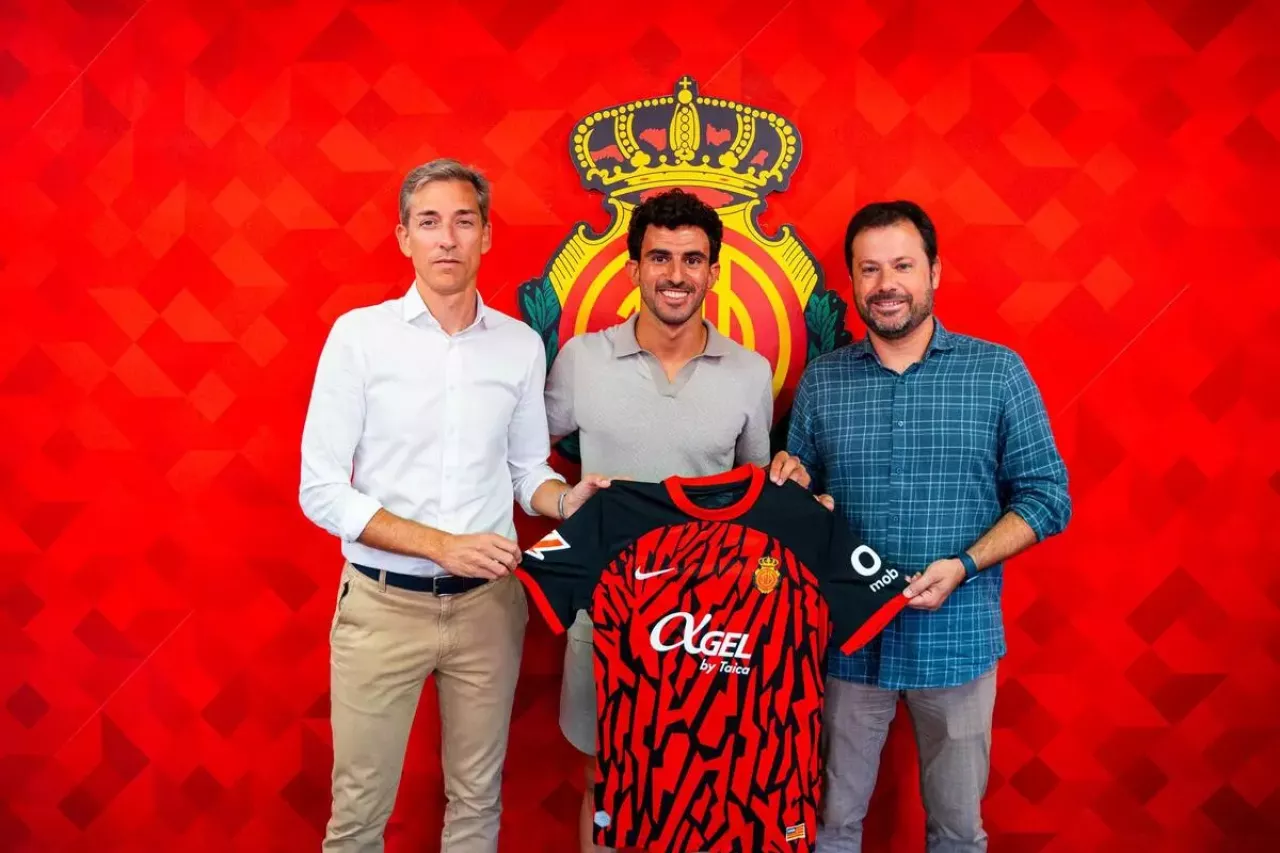 Mallorca sign Morey and Asano