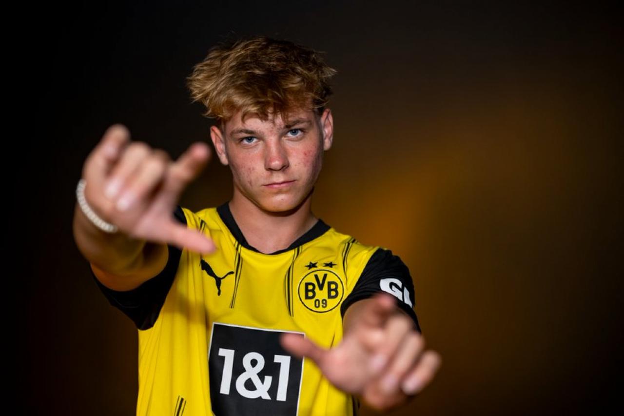 Dortmund updates: BVB award American striker professional contract ...