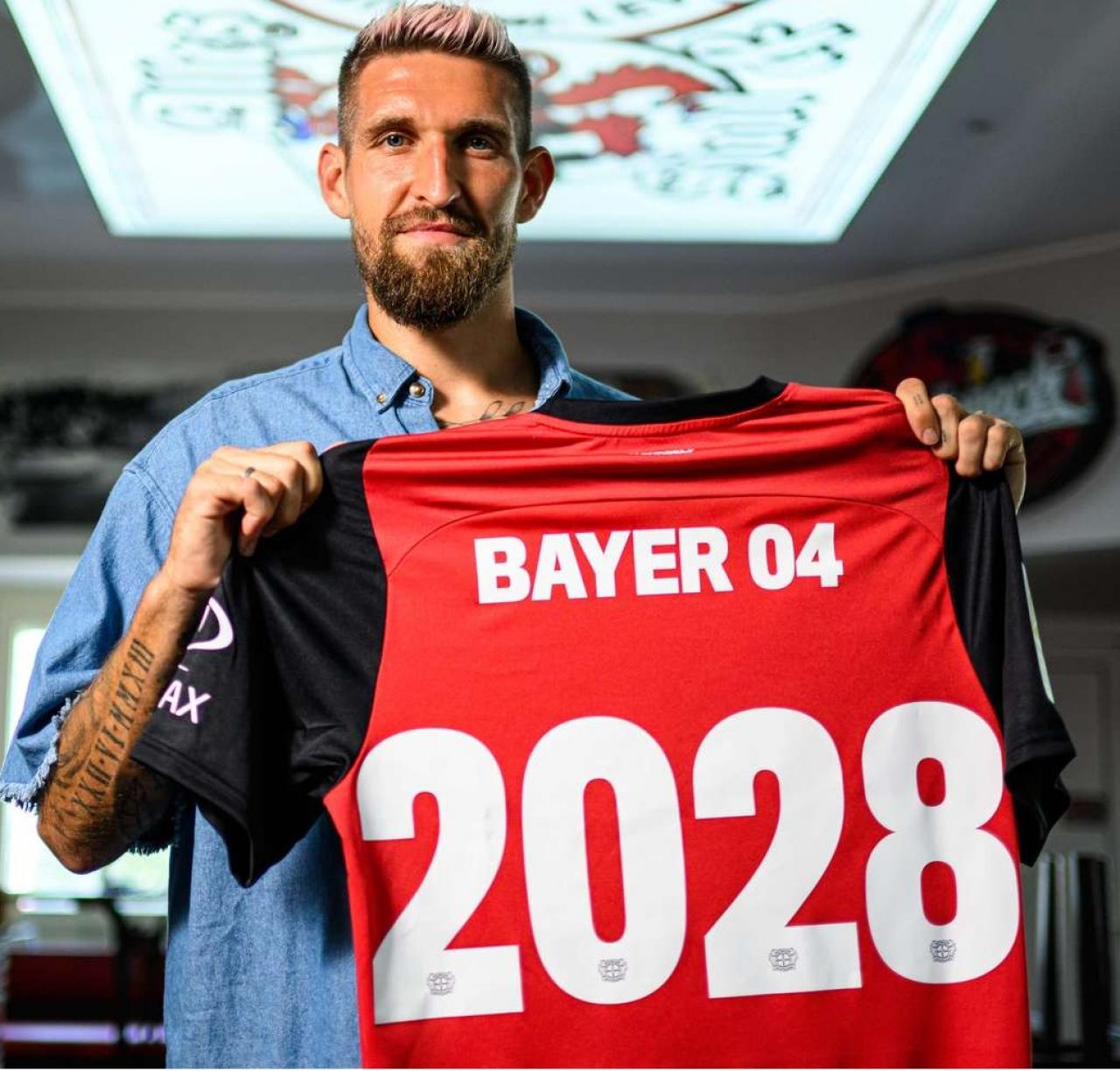 Andrich signs new long-term deal with Leverkusen