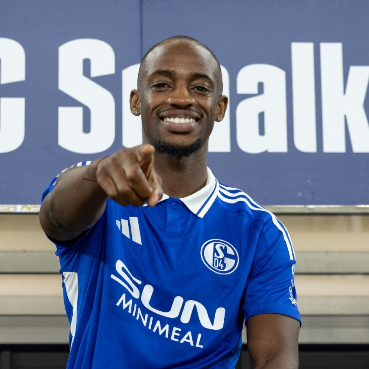 Schalke pick up Antwi-Adjei on a free