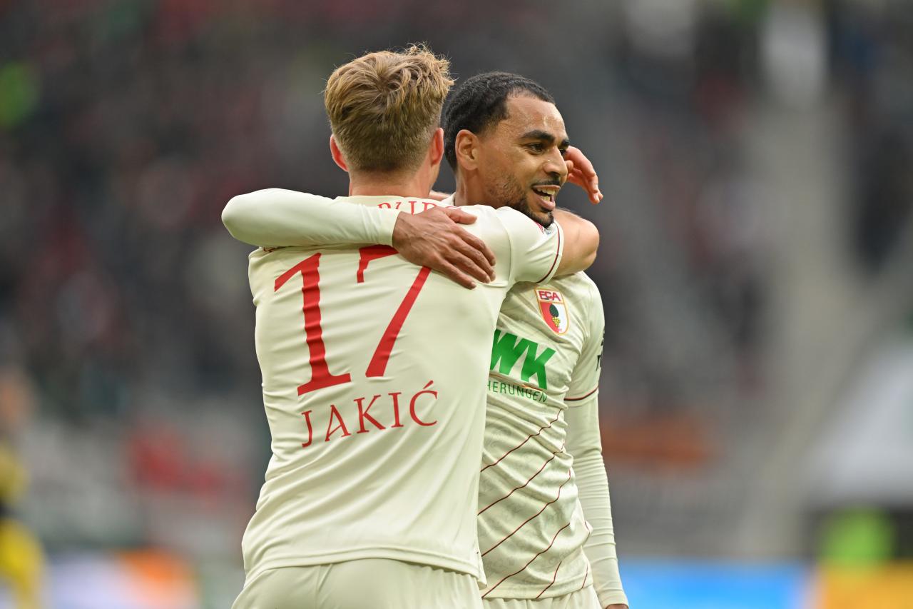 Augsburg advance past Schalke, Karlsruhe eliminate Kickers Offenbach