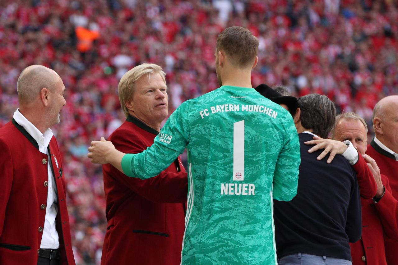 Kahn advises Neuer to set a retirement date