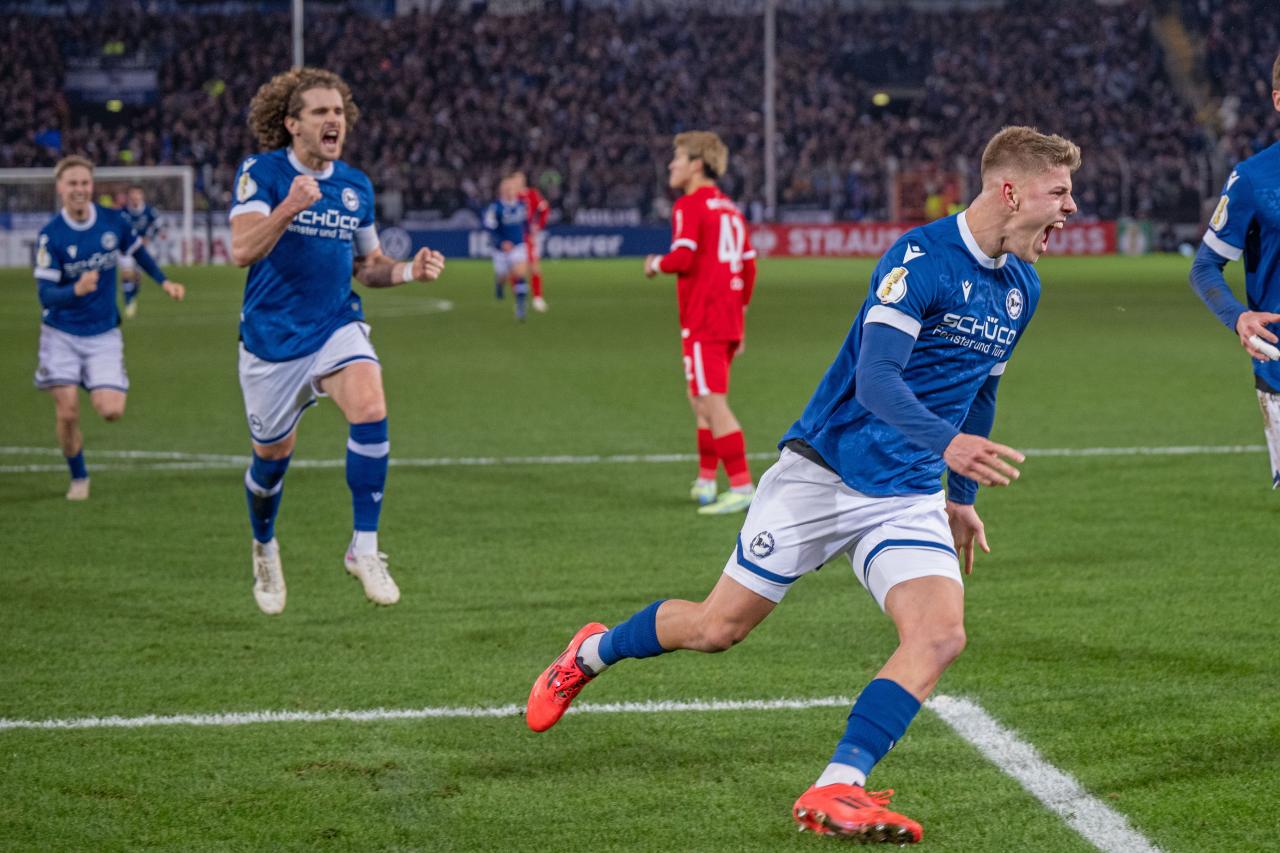 Third tier Arminia Bielefeld stun Freiburg to advance into quarters