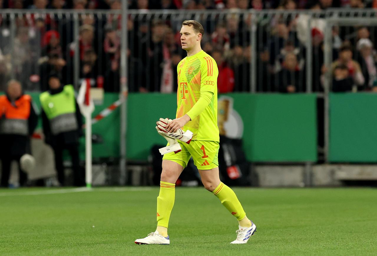 Neuer apologizes for “decisive” red card