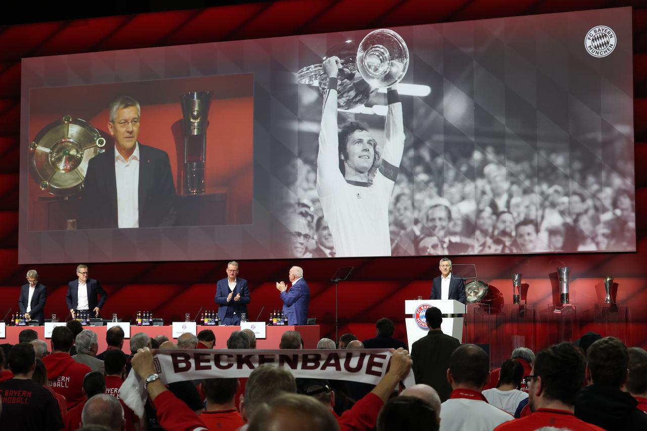 Bayern honor Franz Beckenbauer by retiring No. 5 jersey