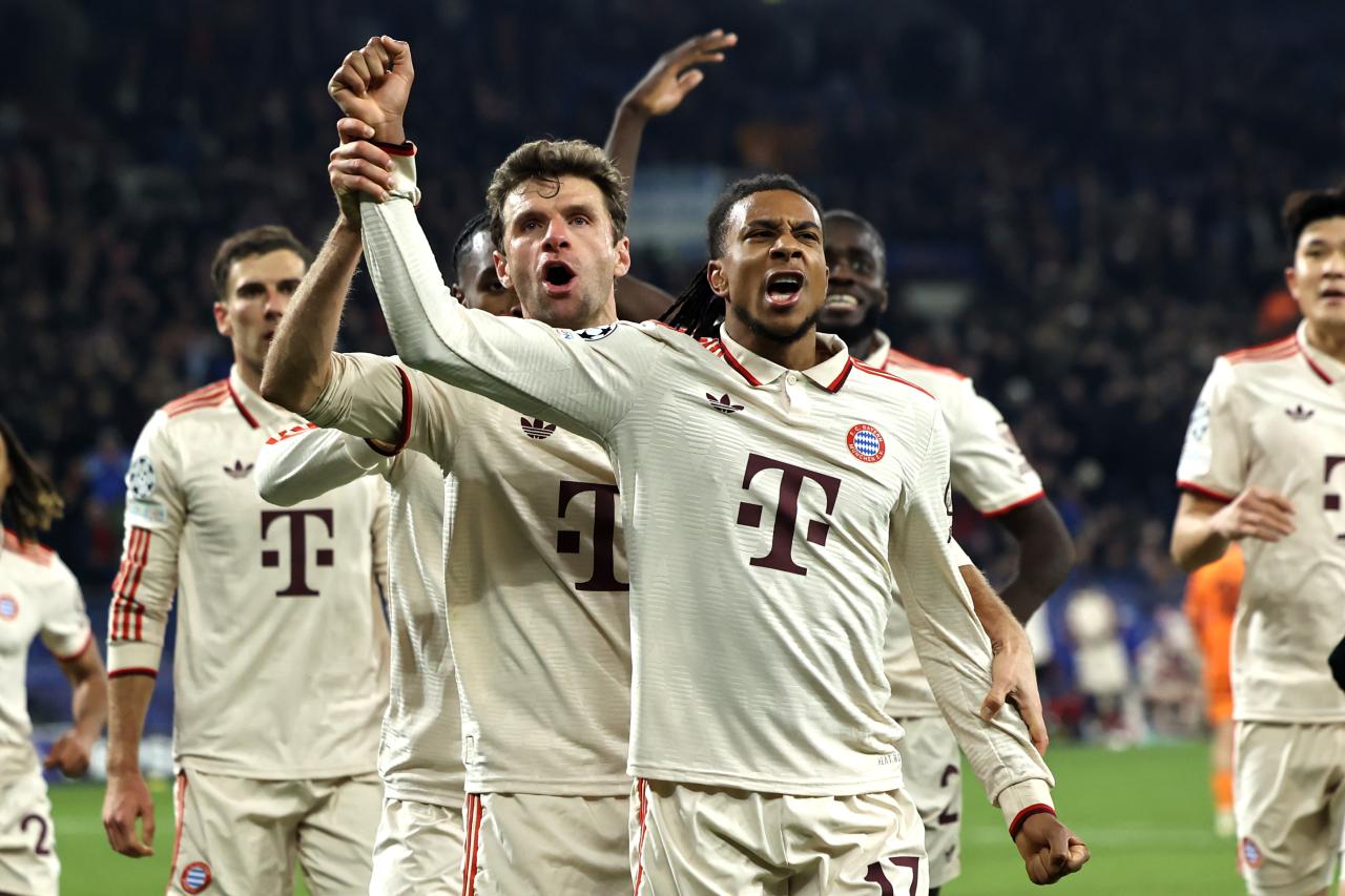 Bayern recover from early shock to ease past Shakhtar