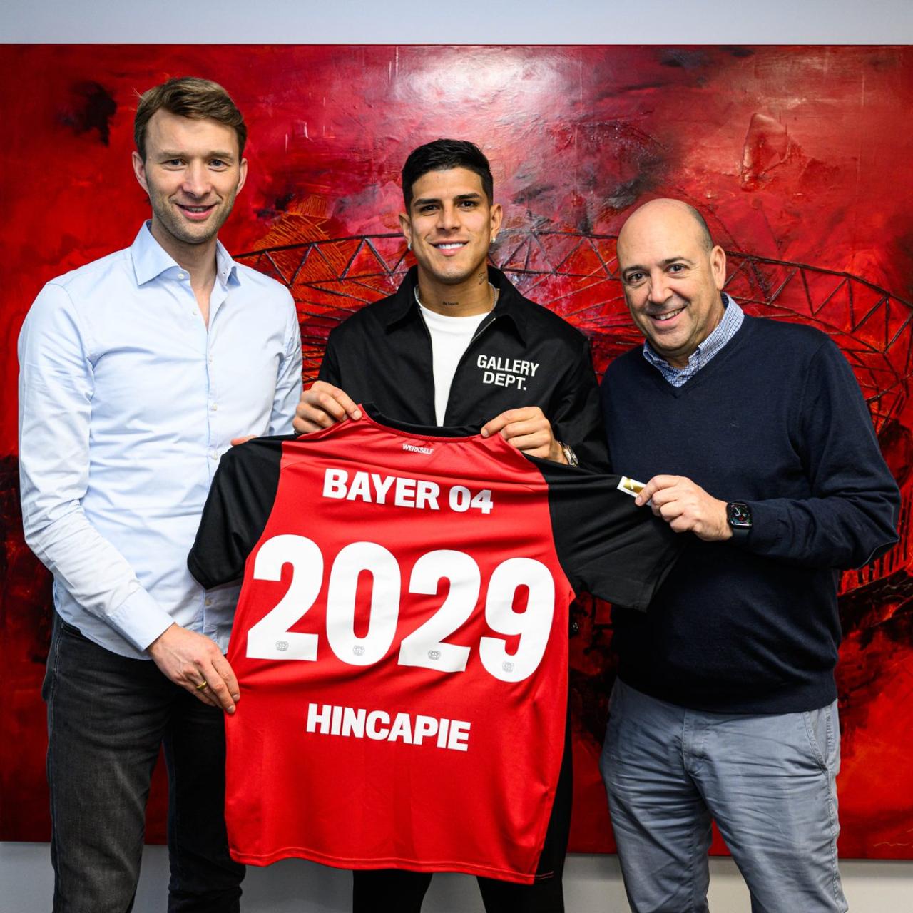 Leverkusen sign Hincapie to contract extension: “On par with Messi and Salah.”