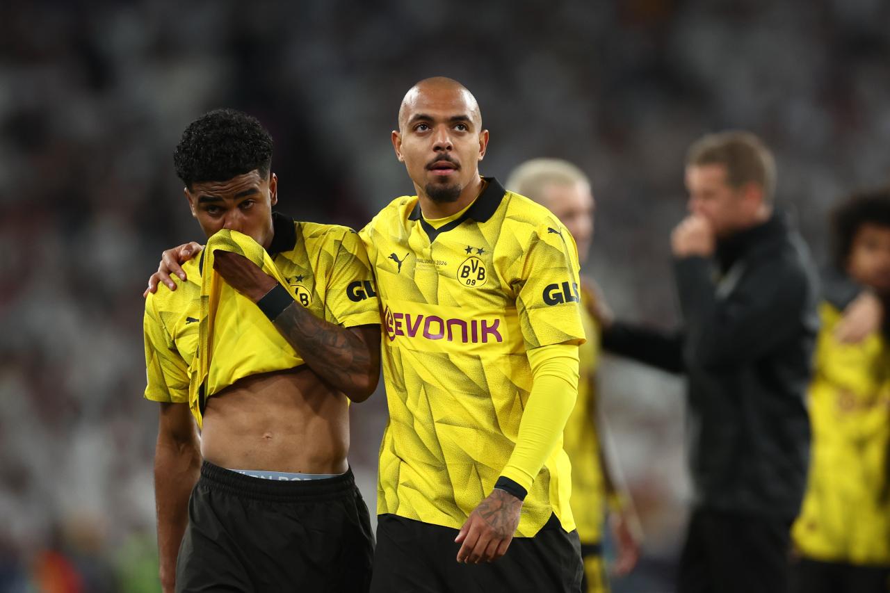 Dortmund to swap Malen for Maatsen?