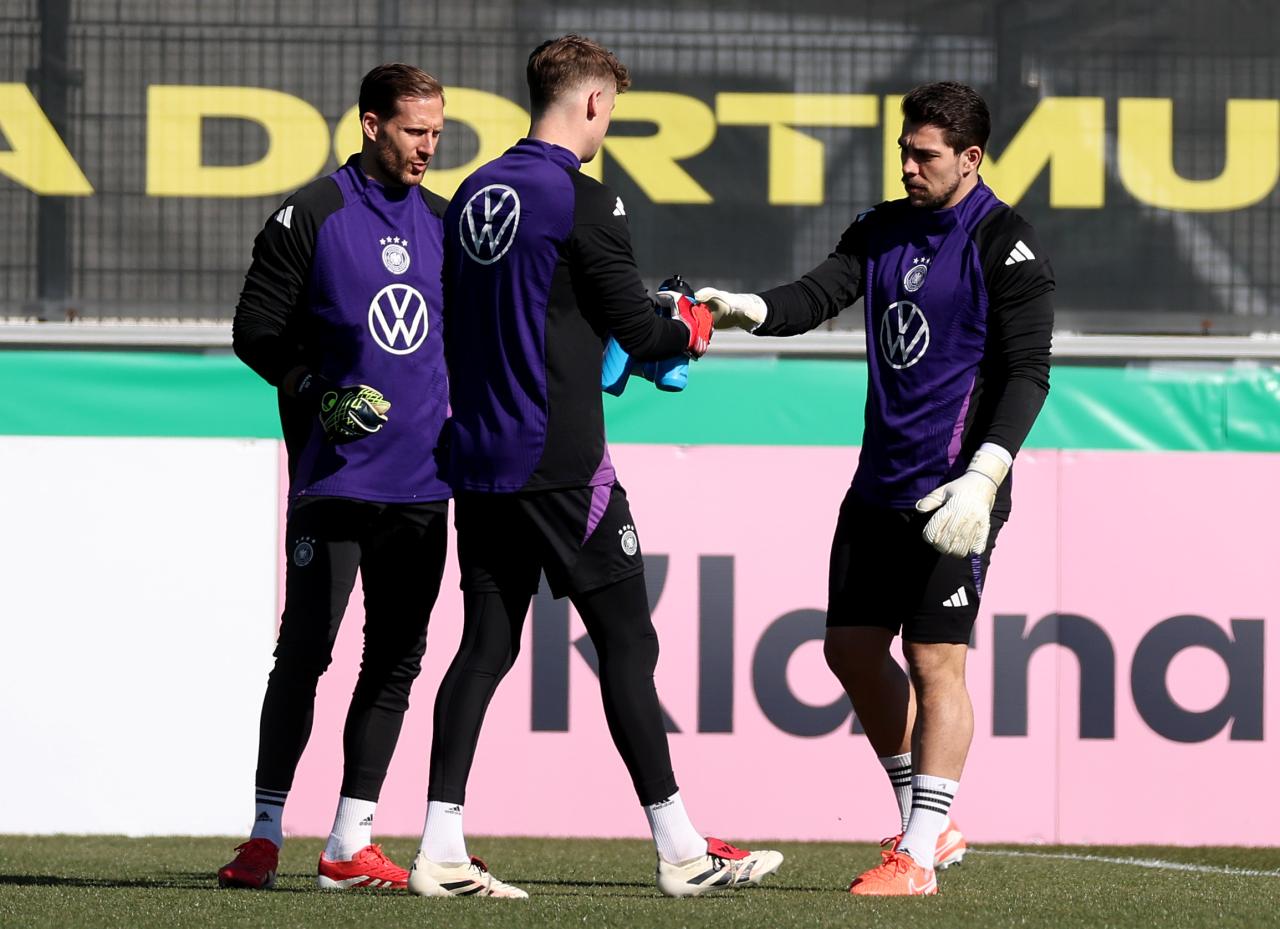 Who will be in goal for Germany against Italy?