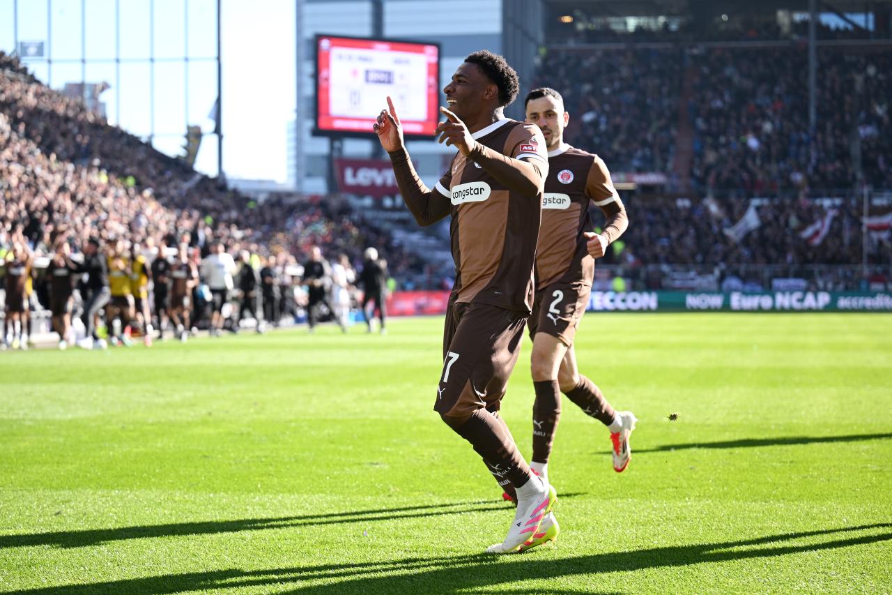 St Pauli strike late to earn point against Gladbach