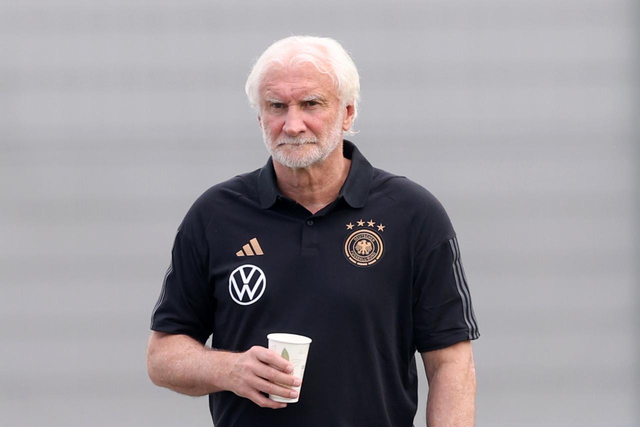 Völler extends contract with DFB