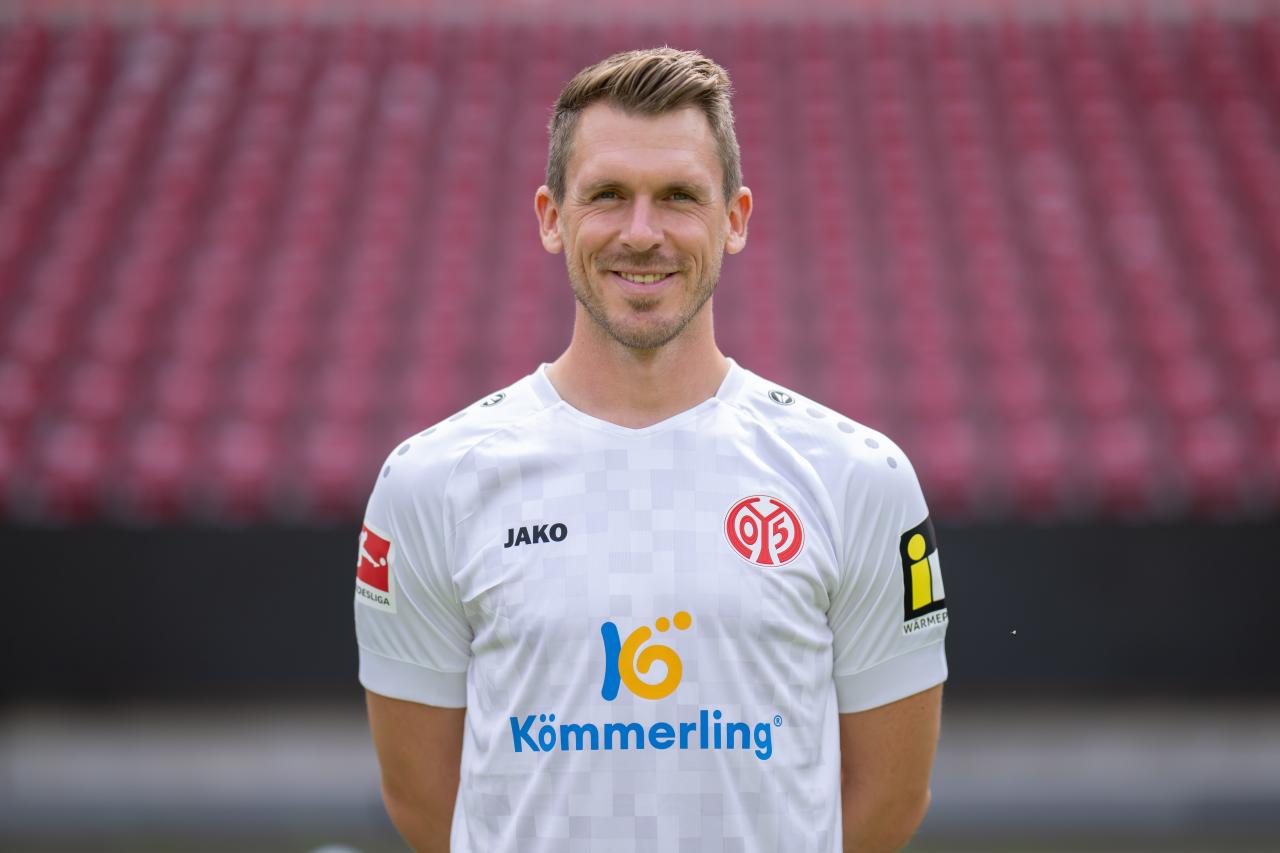 Mainz extend contract of understudy keeper