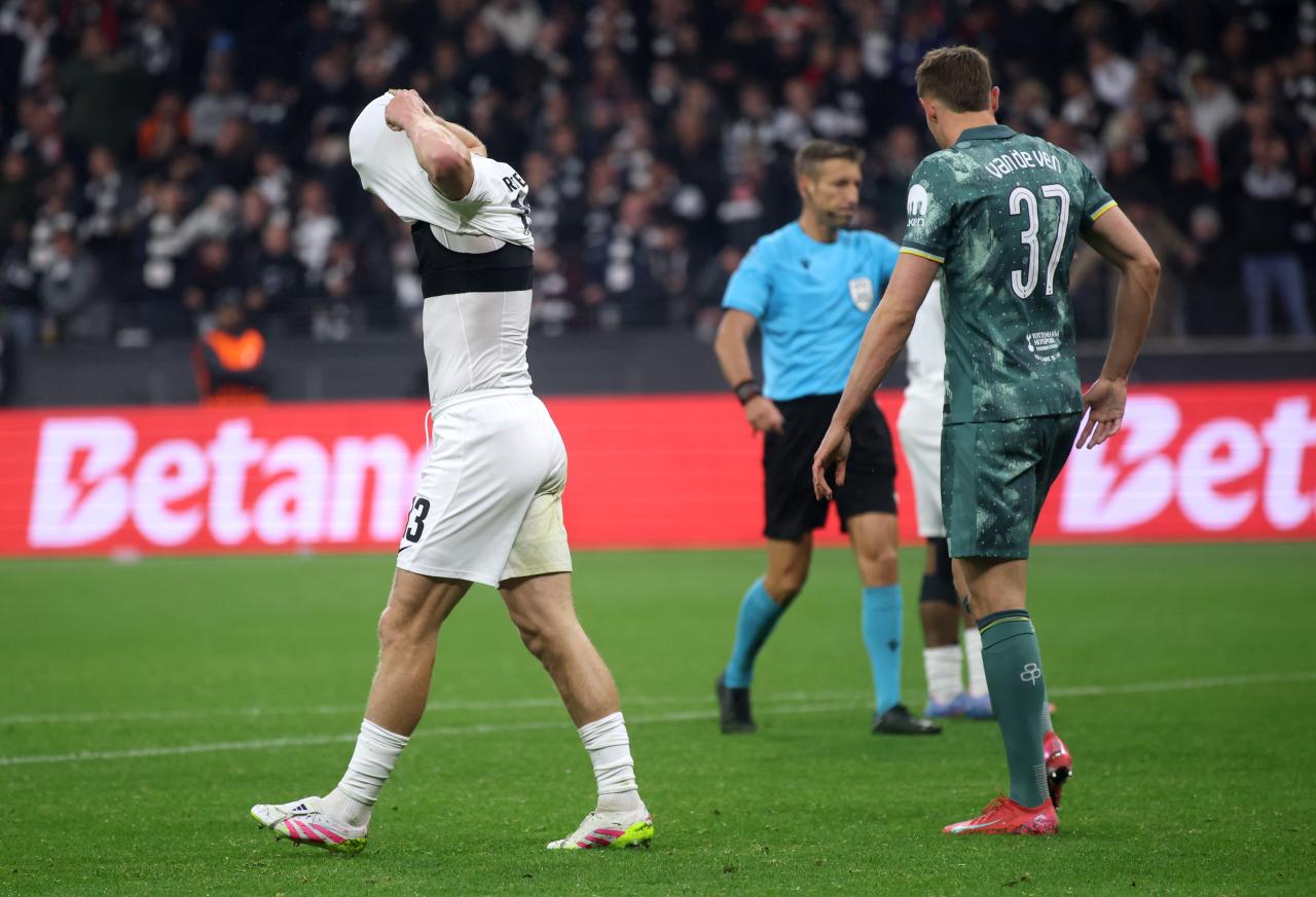 A penalty decision kicks the last German team out of Europe