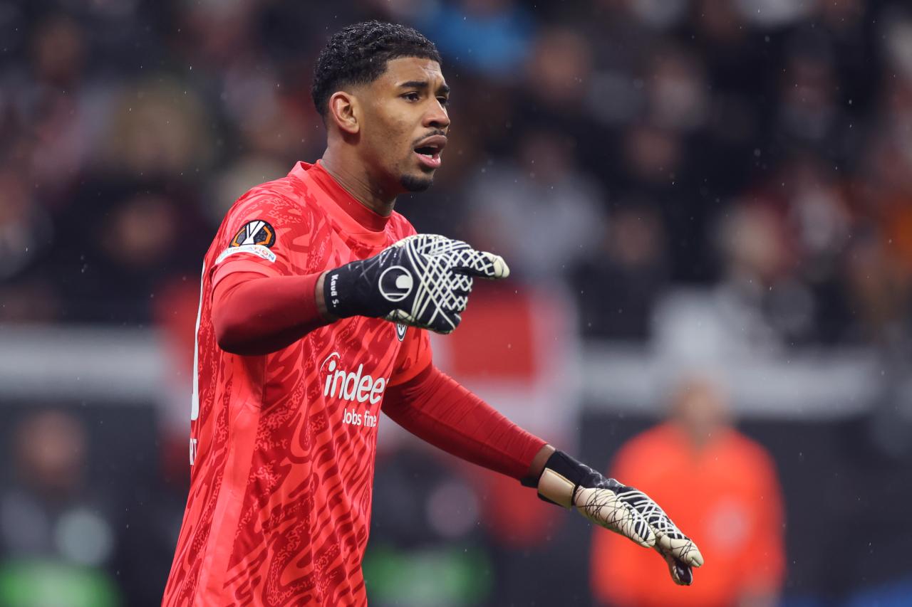 Kaua Santos suffers serious knee injury