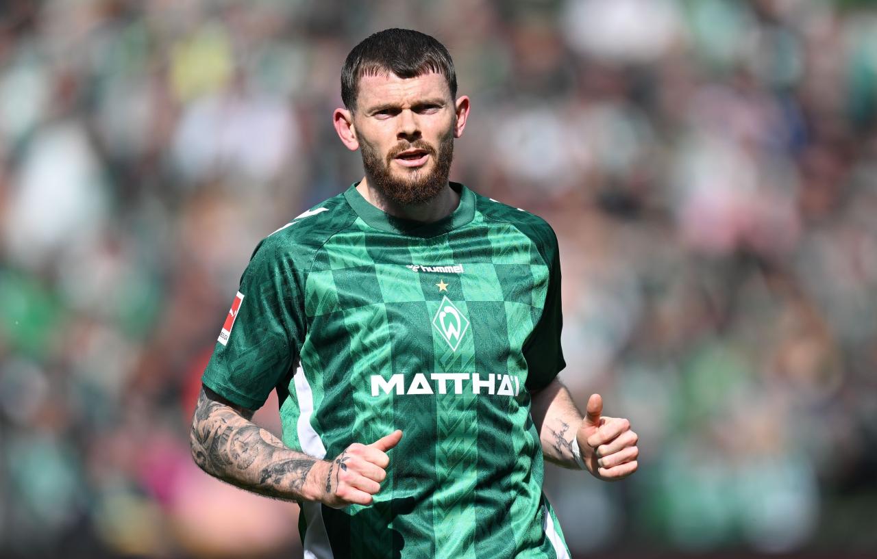 Werder struggle to agree new contract with Burke