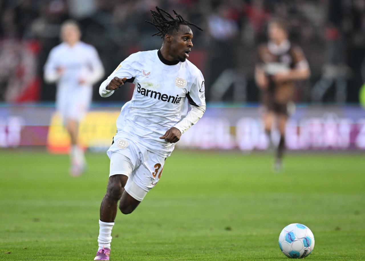 Arne Slot addresses Frimpong transfer speculation