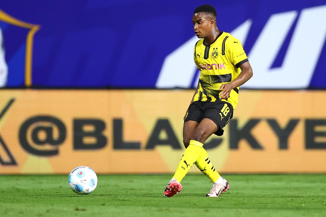 Official: Moukoko leaves Borussia Dortmund