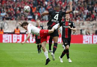 Leverkusen chief says Tah will be sold if he doesn't extend amid Bayern links