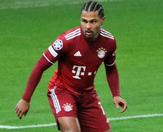 Gnabry sees tie between Arsenal and Bayern as "50-50"