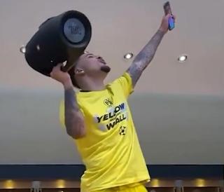  Sancho leads Dortmunds dressing room celebrations after reaching the UCL final