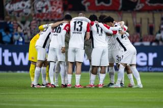 Eintracht Frankfurt team before kick-off.