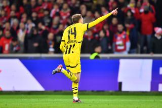 Brilliant Beier blasts Borussia Dortmund into quarter-final berth