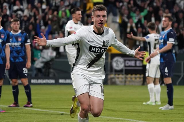 Fisnik Asllani for Elversberg in 2024/25.