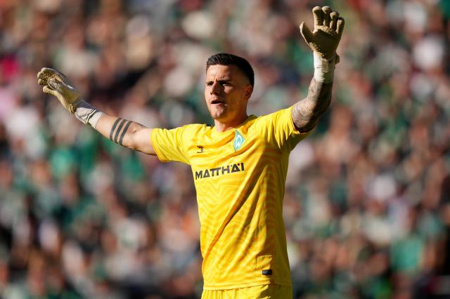 Michael Zetterer of Werder Bremen.