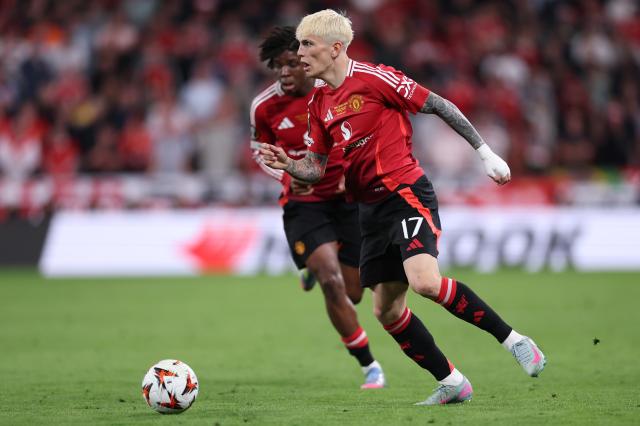 Alejandro Garnacho in action for Manchester United.