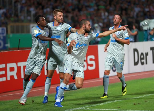 Schalke players celebrating.