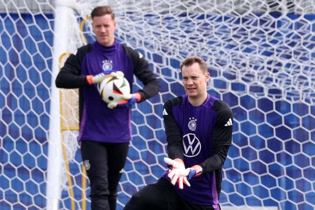 Neuer back in Germany's setup?